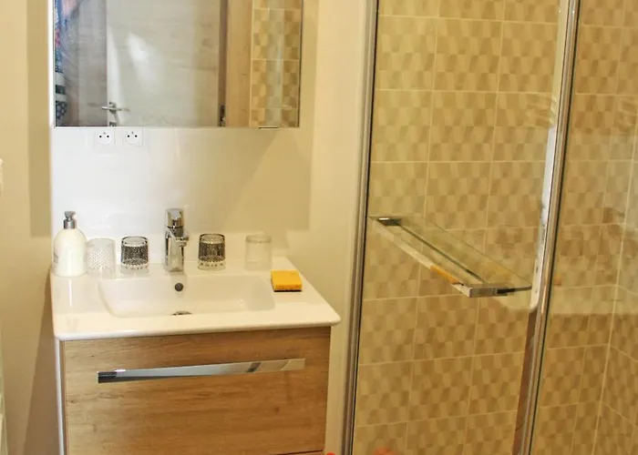 Double Minquiers Dans Maison, Au Calme Sur Le Gr223 Bed & Breakfast 3*